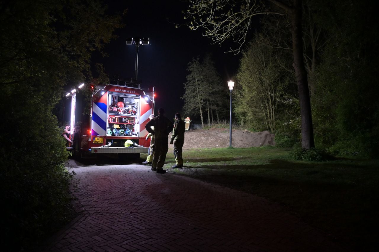 Brand in grote hoeveelheid afval in Breda (foto: Perry Roovers / Persbureau Heitink).