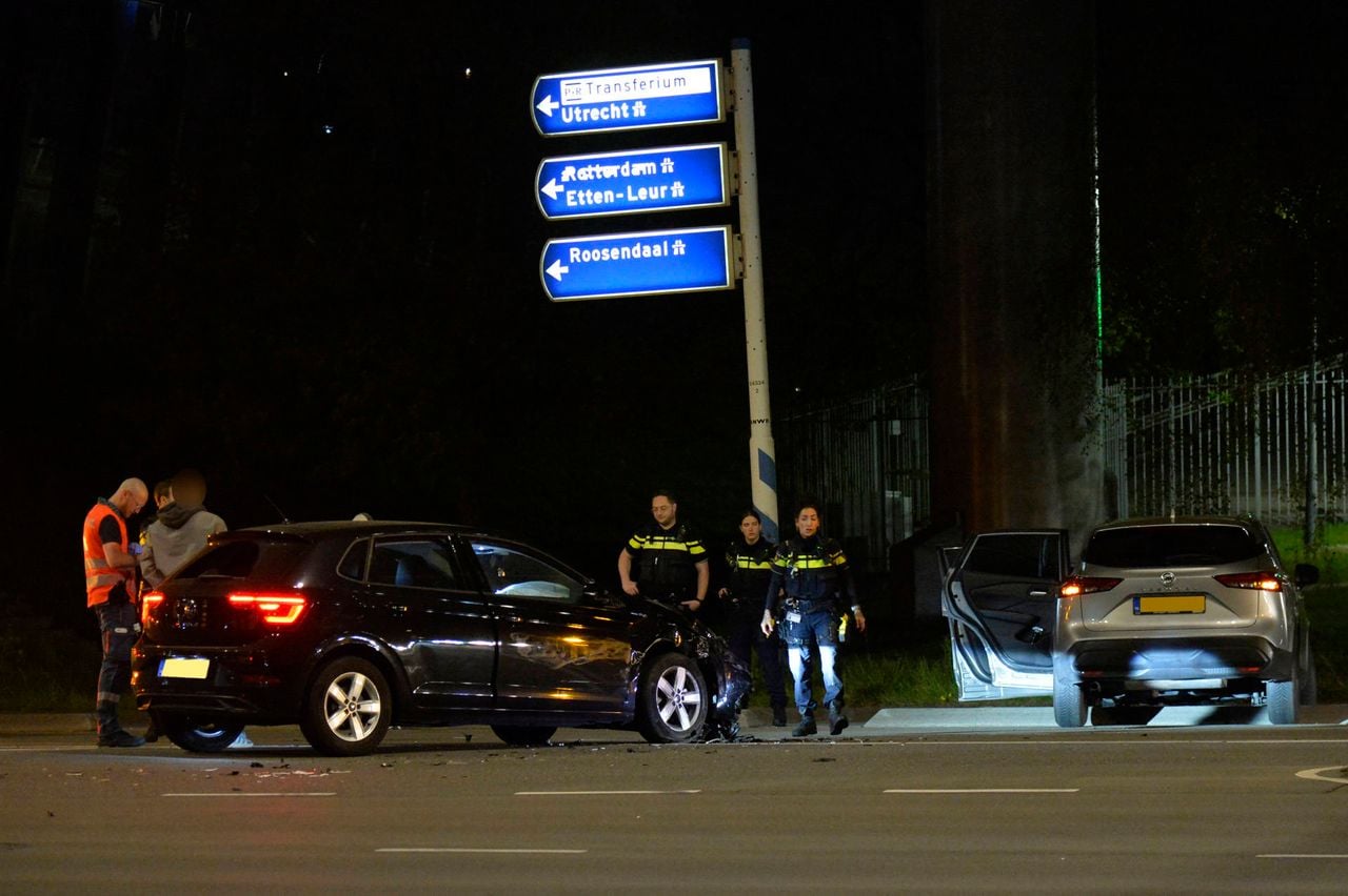 Ongeval op kruising in Breda (foto: Perry Roovers / Persbureau Heitink).
