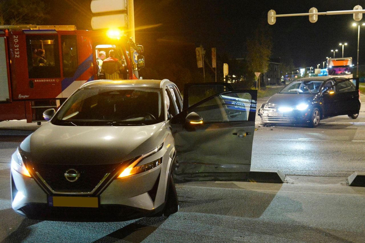 Ongeval op kruising in Breda (foto: Perry Roovers / Persbureau Heitink).