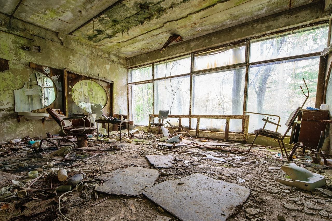 Deze kapsalon werd in allerhaast verlaten (foto: Moreno Molenaar/M.Grafieshots).