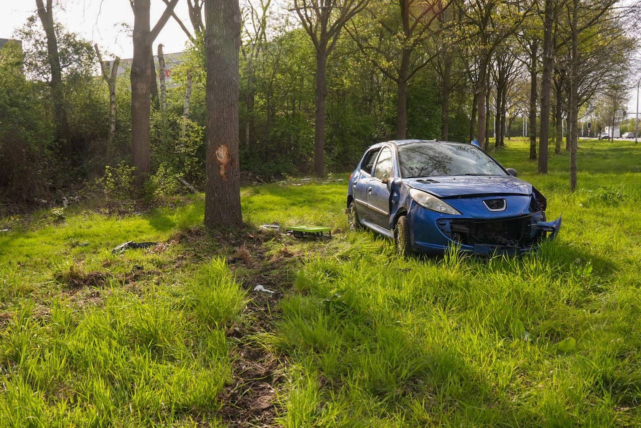 Waarom de vrouw van de weg raakte, is niet duidelijk (Harrie Grijseels / Persbureau Heitink).