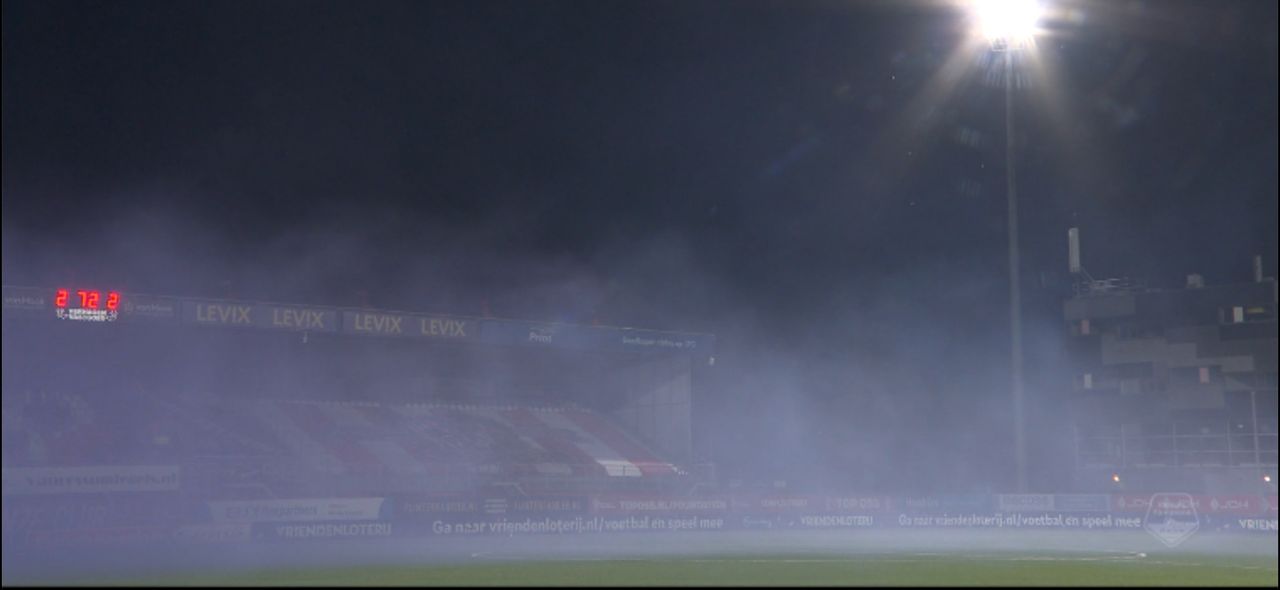 De Blauwe rook blijft boven het veld hangen (foto: ESPN)