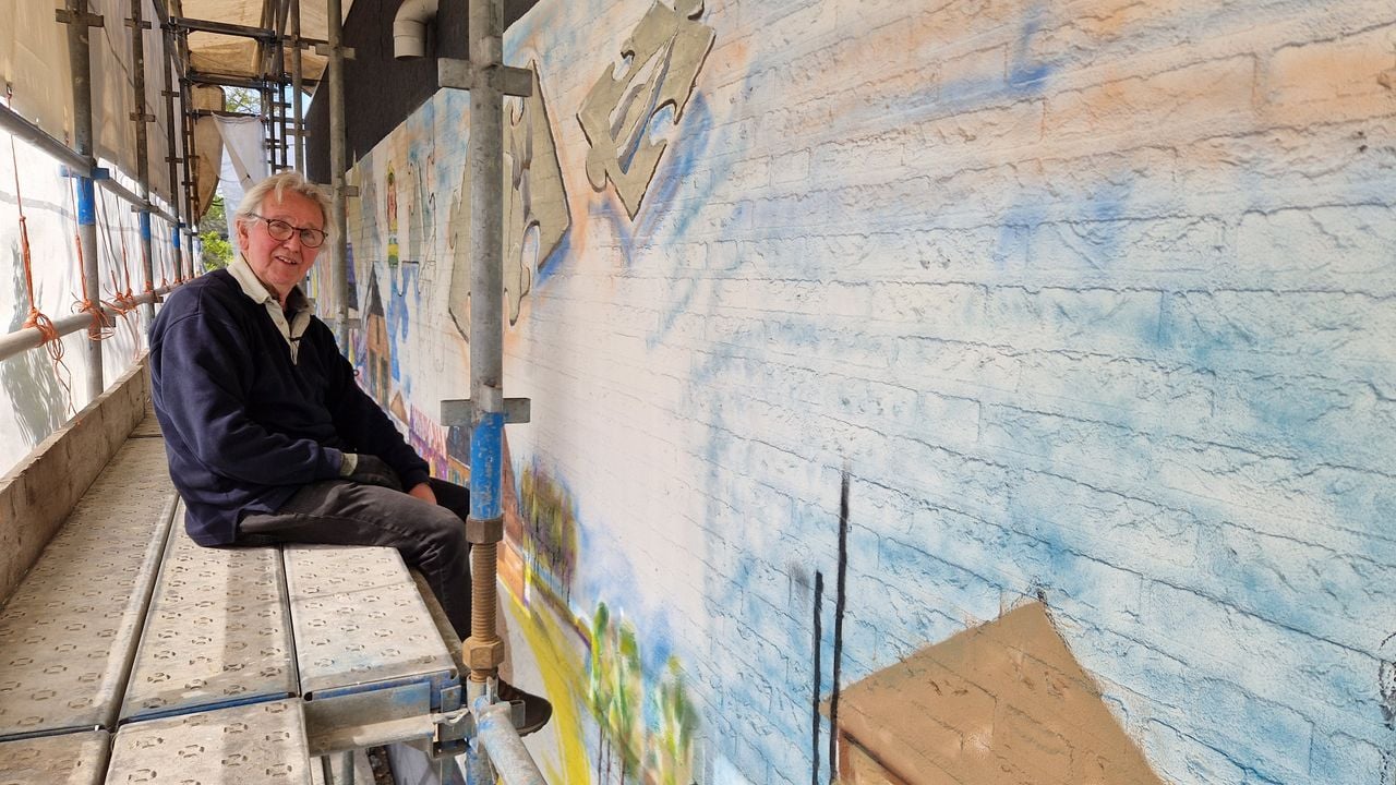 Rein is bijna klaar met zijn 'meesterwerk' in zijn eigen Schijndel (foto: Tom Berkers)