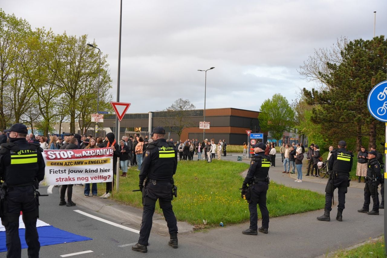 Weer demonstratie tegen AZC in Engelen (foto: Erik Haverhals/Persbureau Heitink).