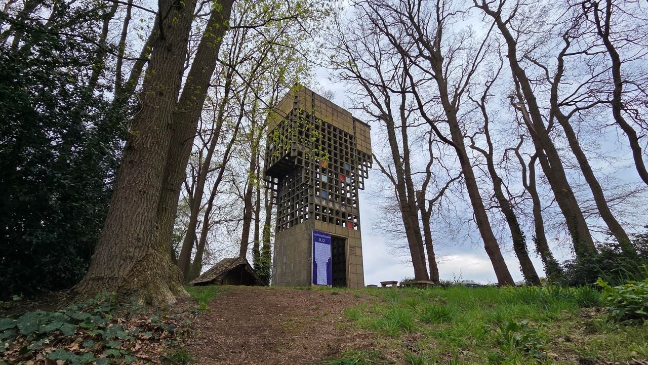 De luchtwachttoren in Maashees (foto: Noël van Hooft).