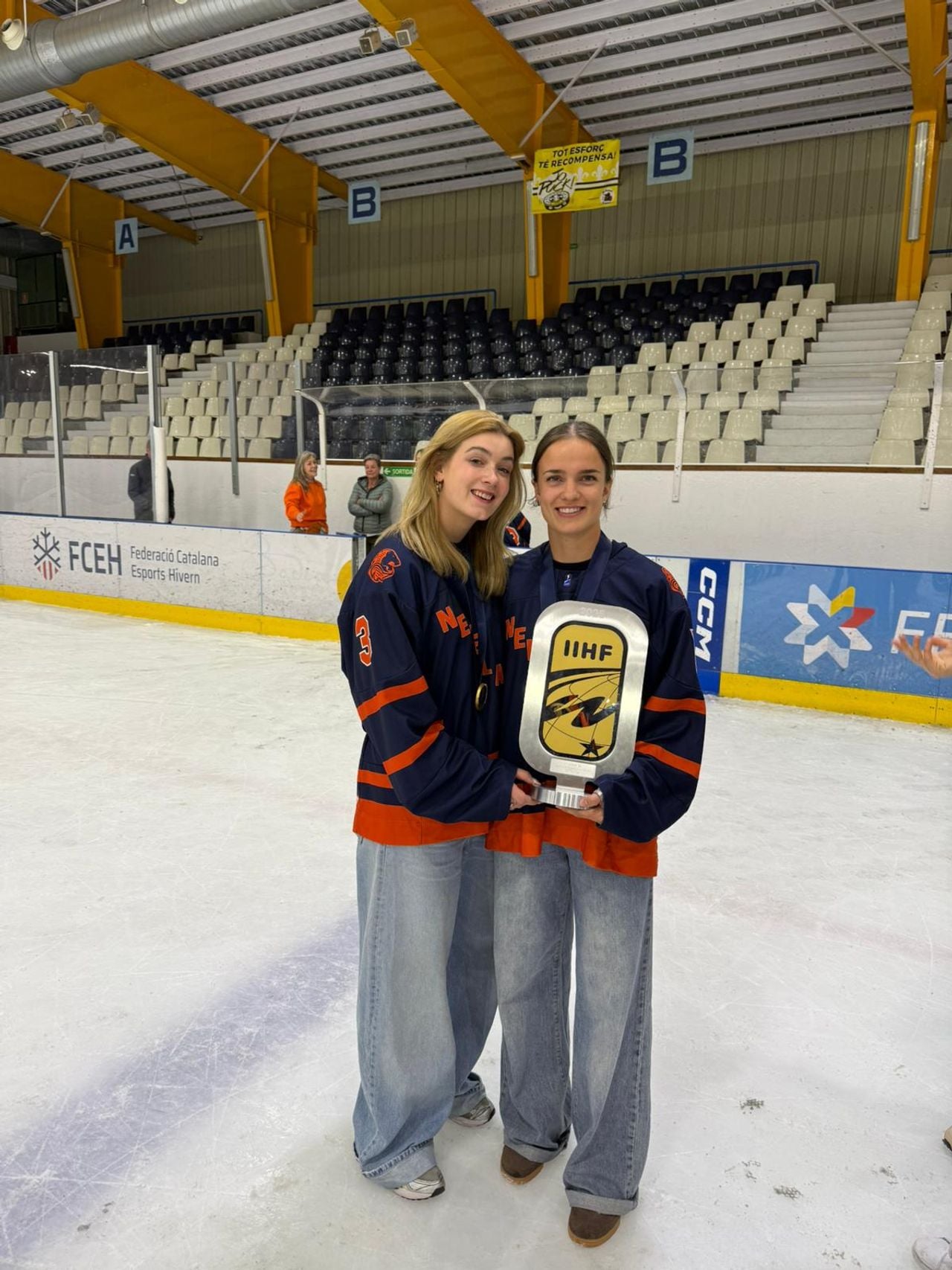 Isabella van den Thillart en Michelle van Ooijen pakten de wereldtitel.