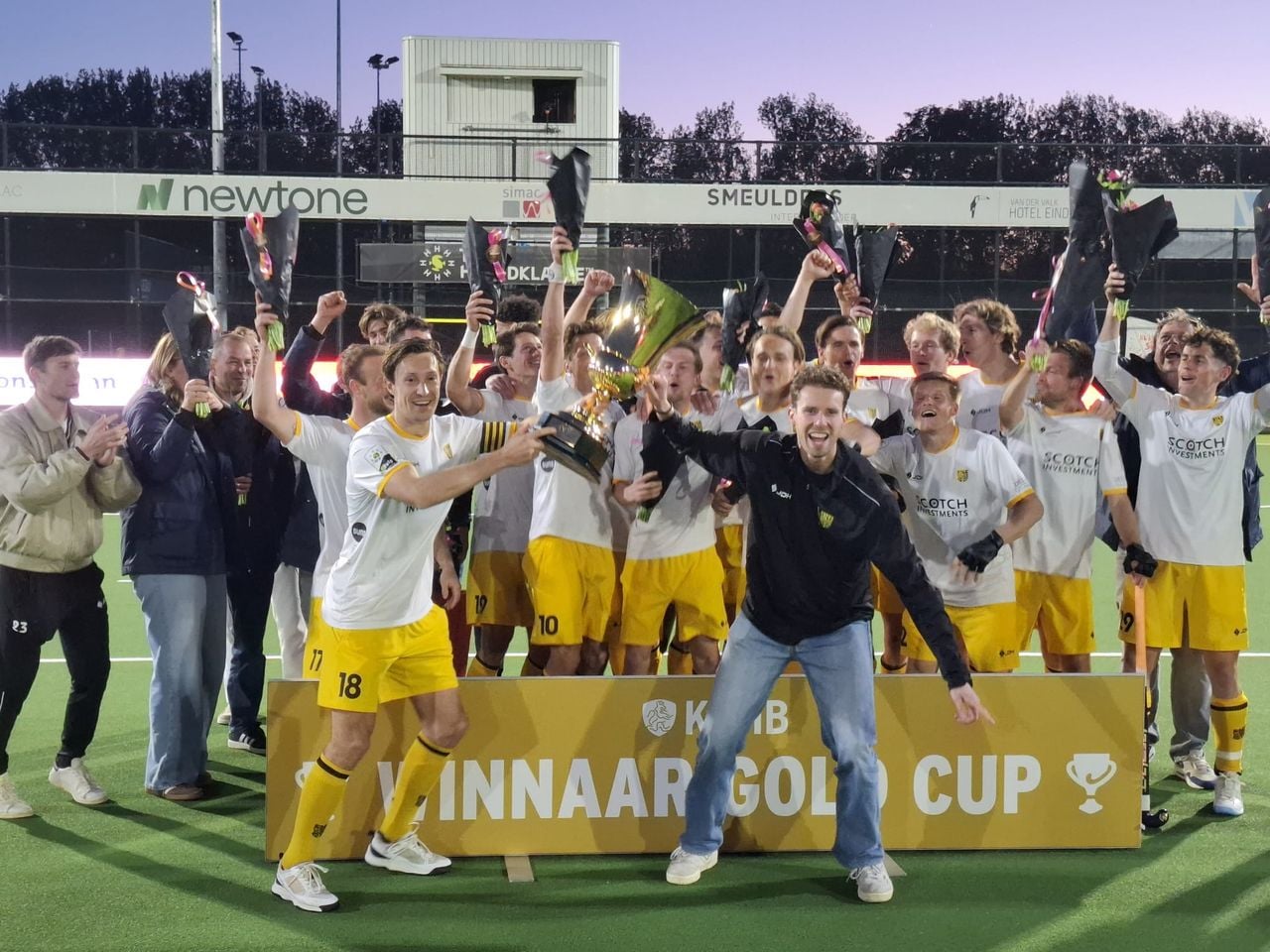 De mannen van HC 's-Hertogenbosch wonnen de Gold Cup (foto: Leon Voskamp).