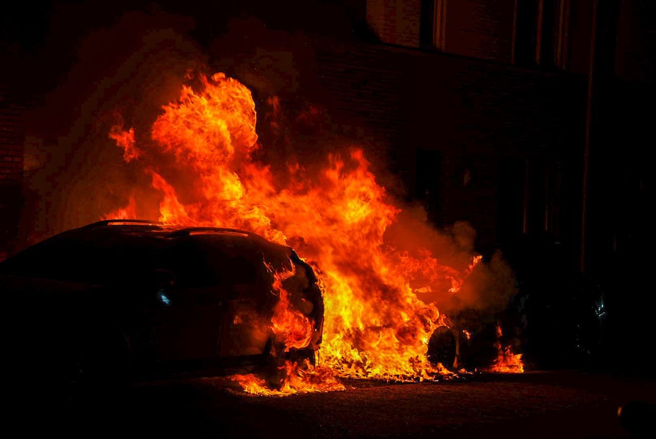 De vlammenzee aan de Monseigneur Völkerstraat in Kaatsheuvel (foto: Erik Haverhals/Persbureau Heitink).