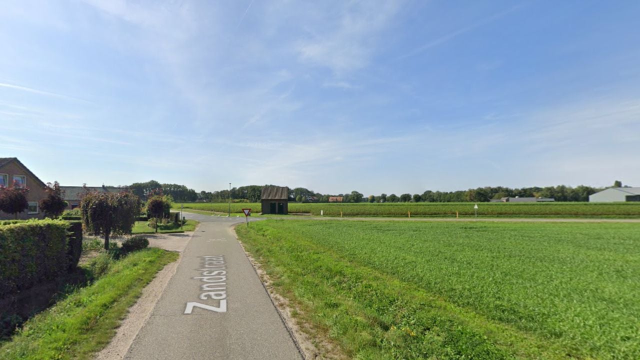 De vrouw keek op deze kruising niet goed naar rechts en zag de vier wielrenners over het hoofd (foto: Google Maps).