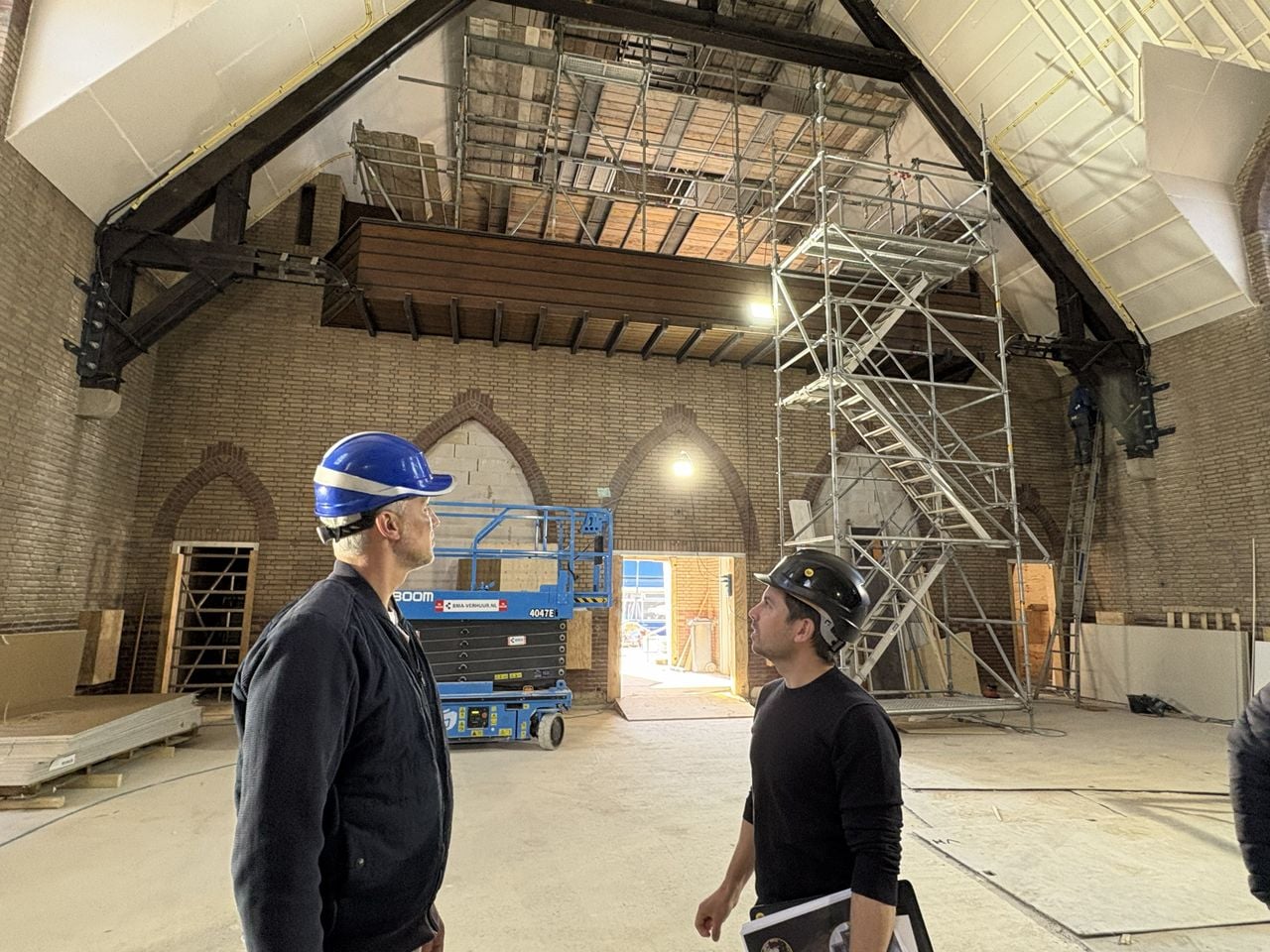 De plek in het gebouw waar de 'zwevende' vergaderzaal komt (foto: Karin Kamp).