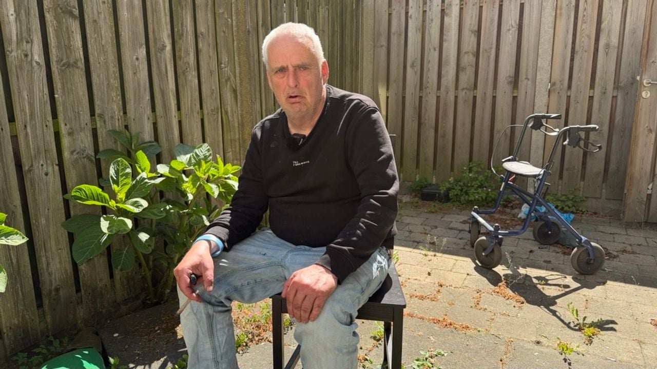 Teun van Maurik is ten einde raad. Zijn scootmobiel werd gestolen (foto: Ruud Ritzen).