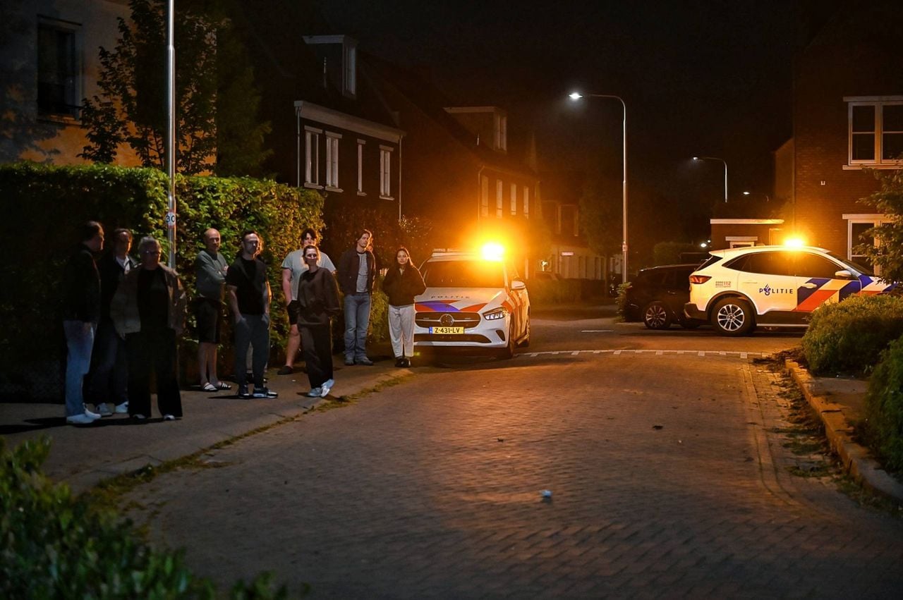 De brand in Berkel-Enschot trok aardig wat bekijks.