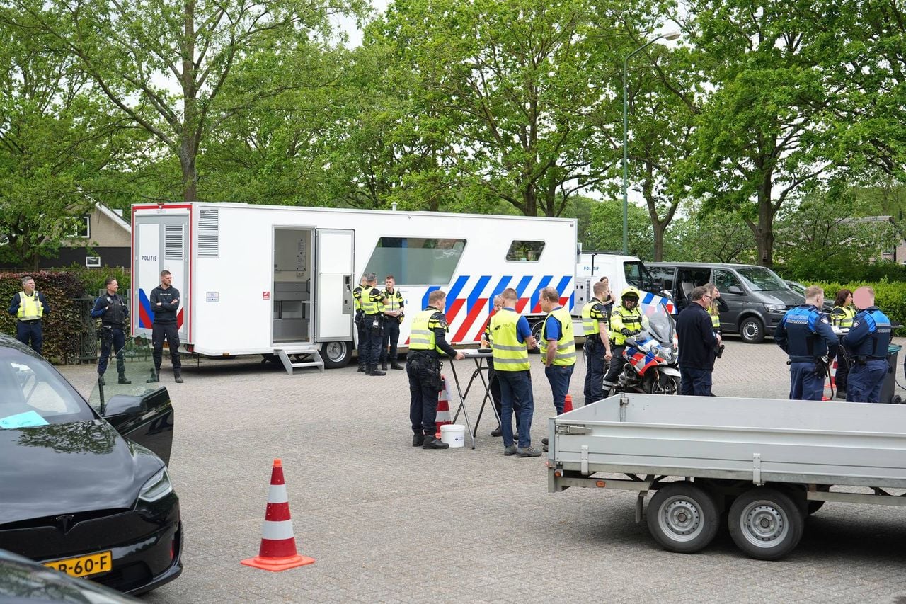 Grote politiecontrole in Dongen (foto: Jeroen Stuve / Persbureau Heitink). 