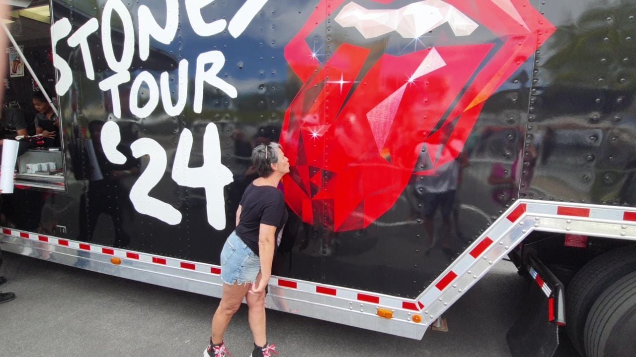 Corrie Blom kust een van de vrachtwagens van de Stones Tour (foto: Corrie Blom) 