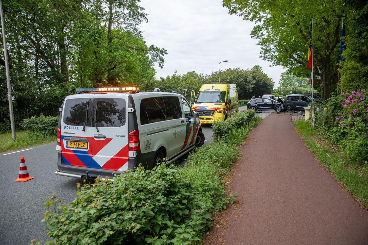 Er kwamen meerdere hulpdiensten op het ongeluk af (foto: Christian Traets / Persbureau Heitink).