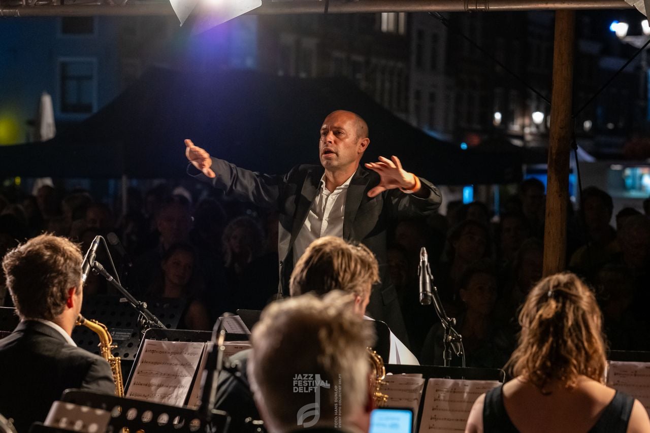 Daan Bogers dirigeert op het Breda Jazz Festival (privéfoto).