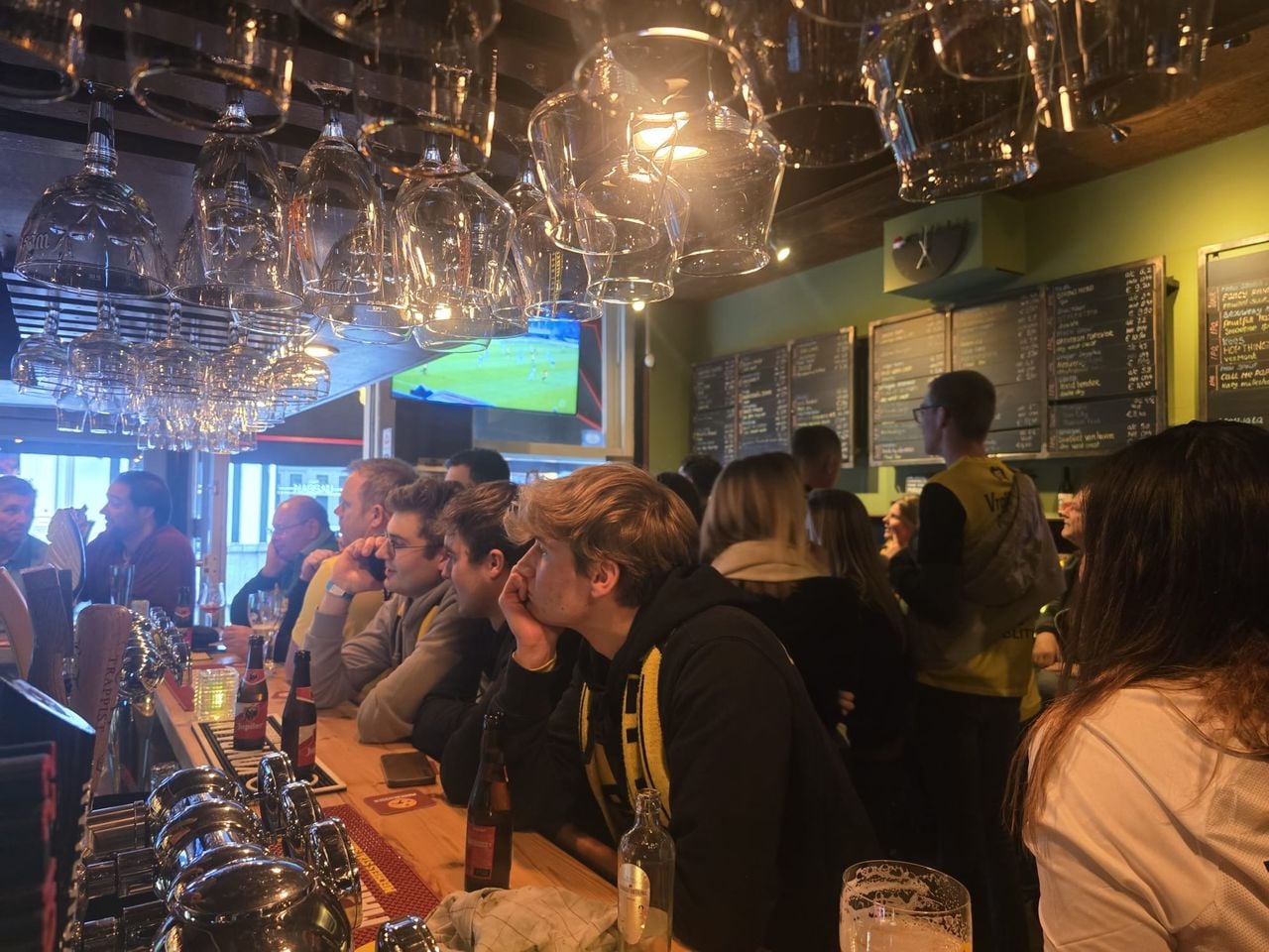 NAC kijken in café Catch 22.