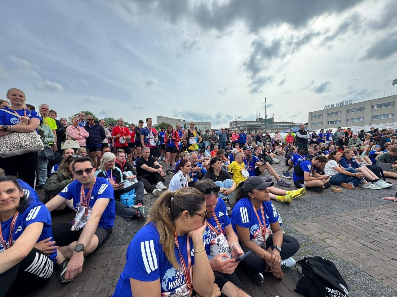 Op het Chasséveld in Breda keken toeschouwers met spanning toe hoe favoriet Mikky Keetels dik over de marathonafstand ging. (Foto: Nynke Cuperus / Omroep Brabant.)