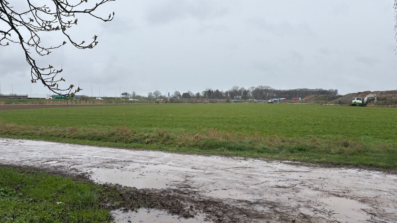 Het terrein waar ASML wil gaan uitbreiden in Eindhoven (foto: Rogier van Son).
