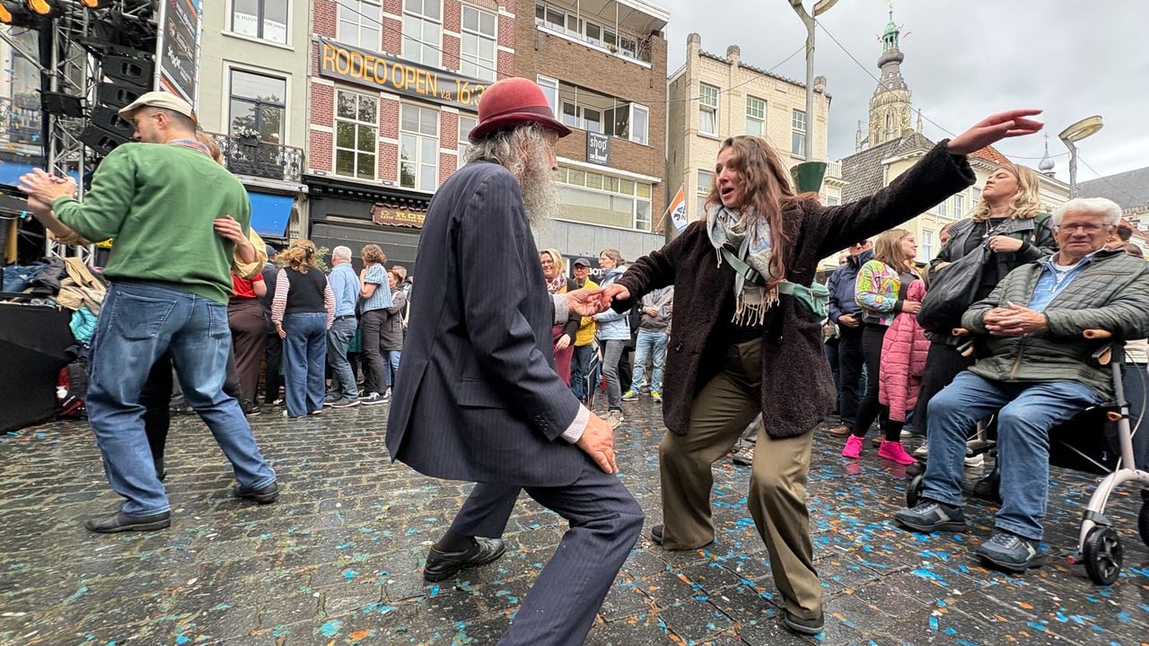 Dansen op jazzmuziek (foto: Jan Peels).