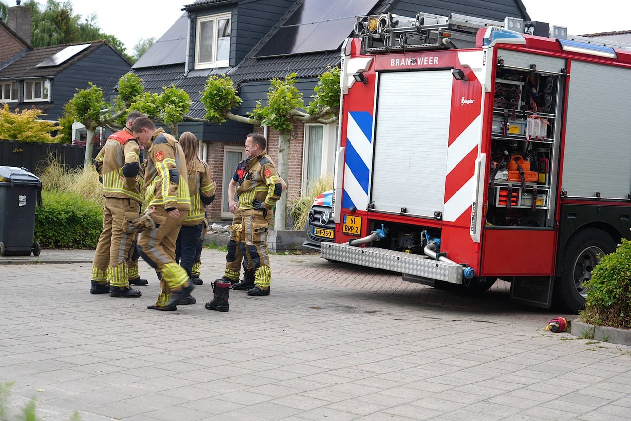 Man raakt gewond nadat hij met z'n driewieler in het water rijdt (foto: Jeroen Stuve / Persbureau Heitink).