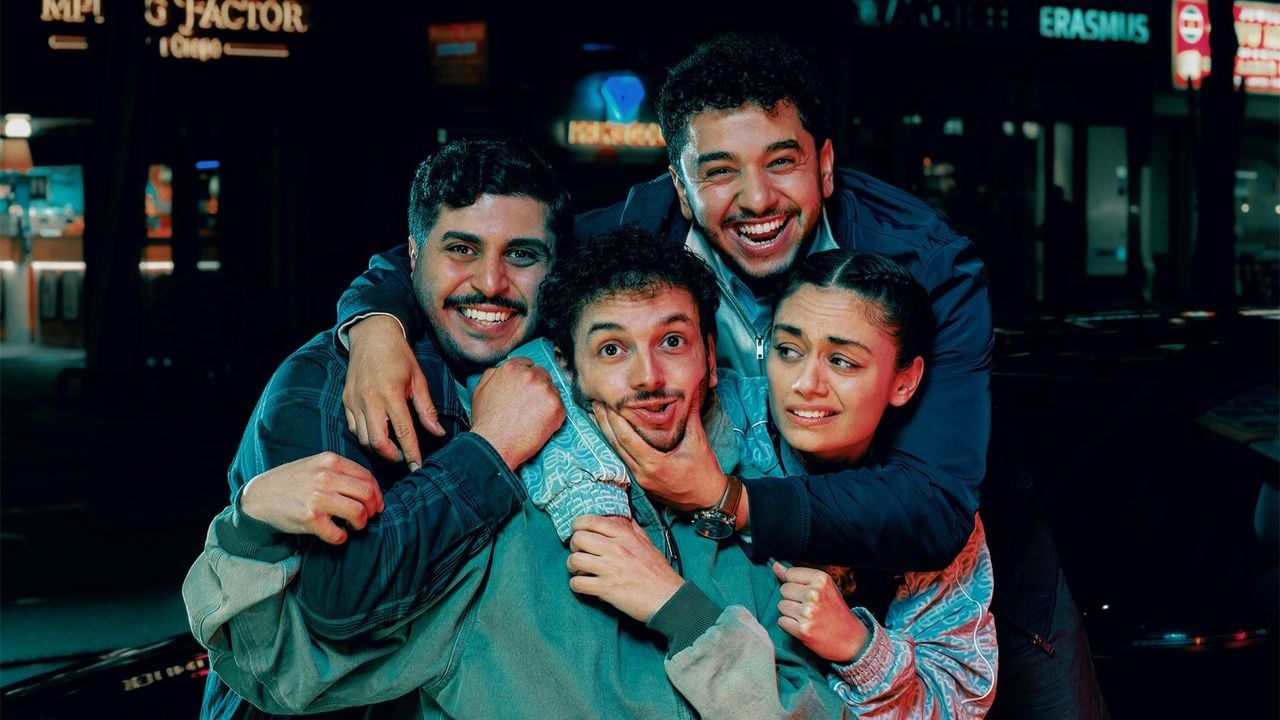 Sahil Amar Aissa als Souf (in het midden) in de BNNVARA-serie 'Mocros' (foto: Marwan Magroun).