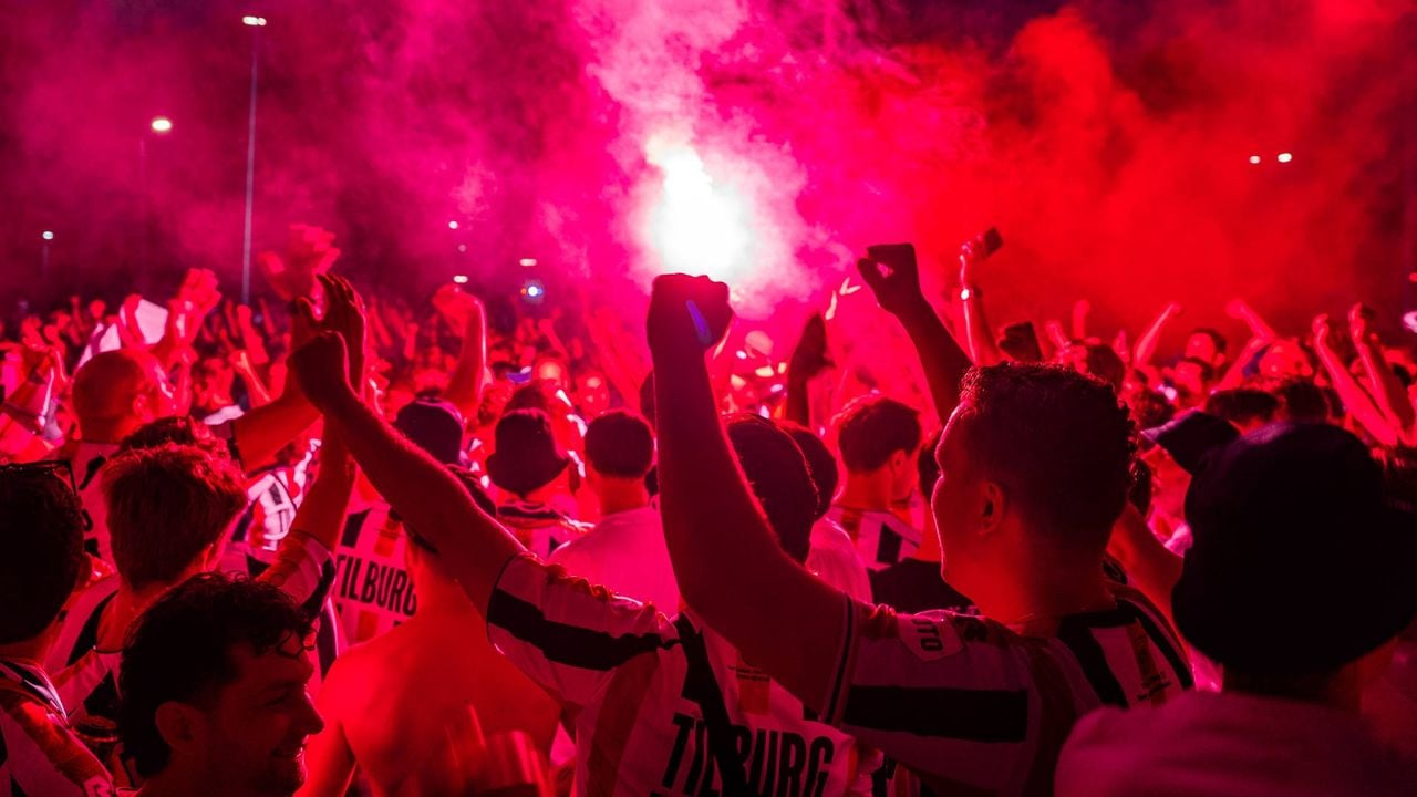 Feest bij de Willem II fans (Foto: persbureau Heitink)