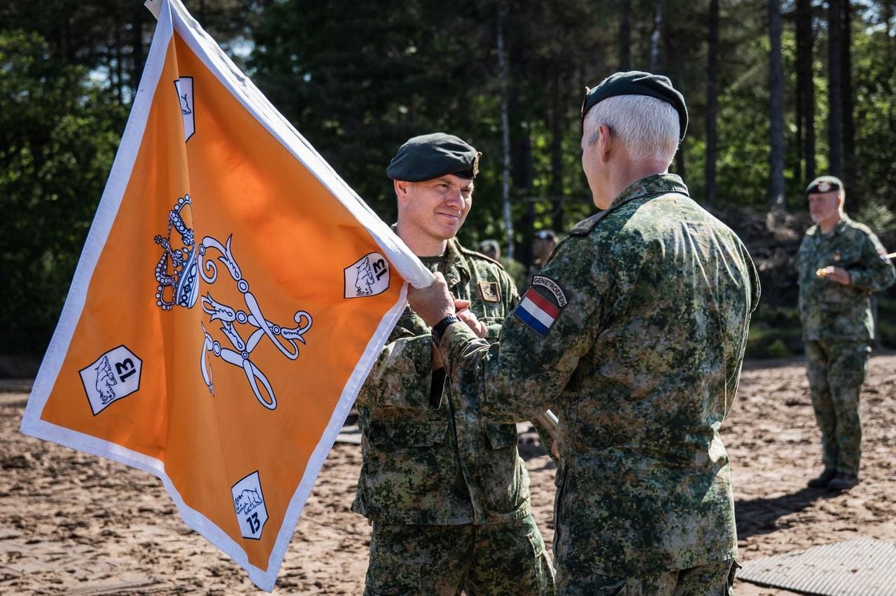 Vaandeloverdracht Oirschot (Foto: defensie / Marit Veenstra)