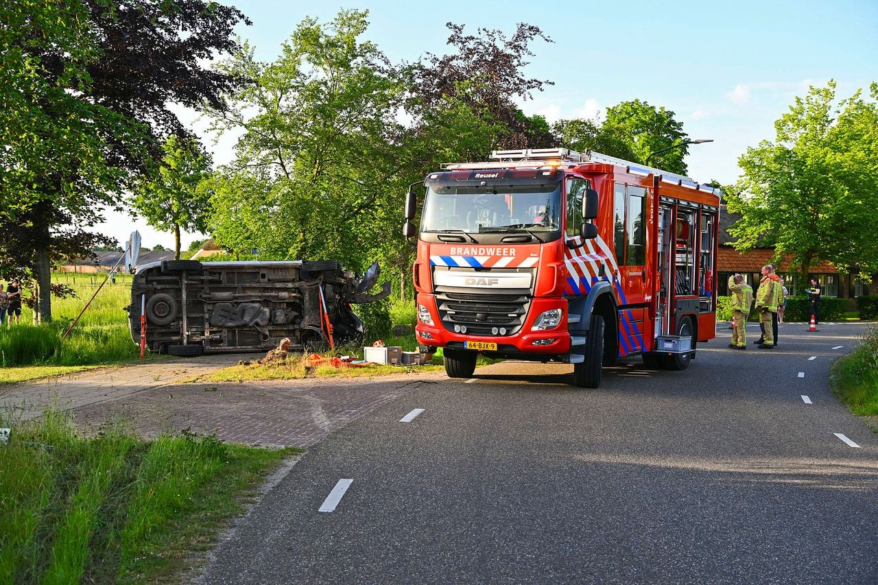 De man is naar het ziekenhuis gebracht (Foto: Rico Vogels / Persbureau Heitink ).