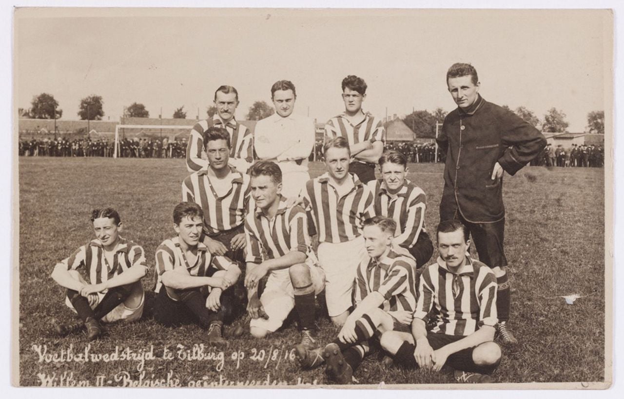 Willem II, dat dan kampioen is van Nederland, speelde op 20 augustus 1916 een wedstrijd tegen een groep Belgische vluchtelingen  (foto: Regionaal Archief Tilburg)