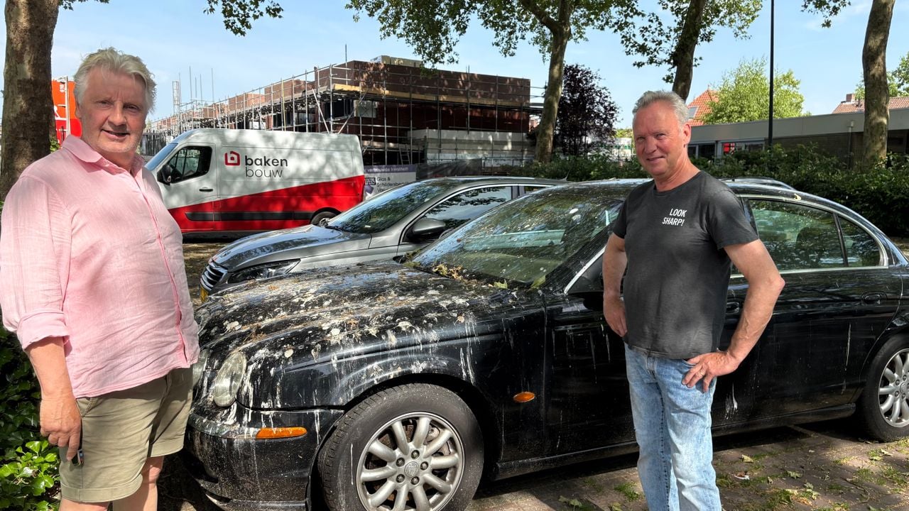 Buurtbewoners Gerrit en Jos kijken hun ogen uit (Foto: Imke van de Laar)