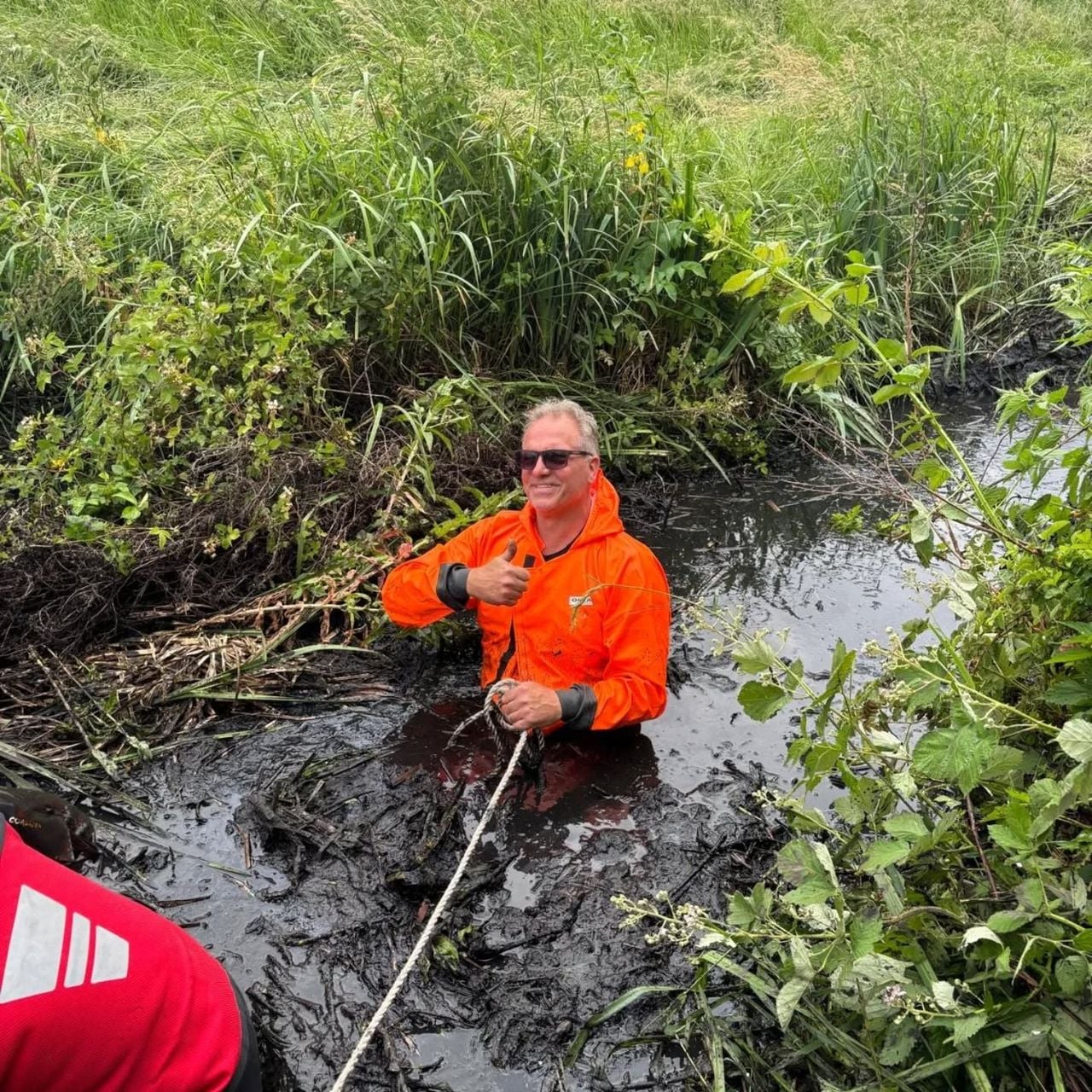 De collega die zelf gered moest worden (foto: Facebook Brandweer Terheijden)