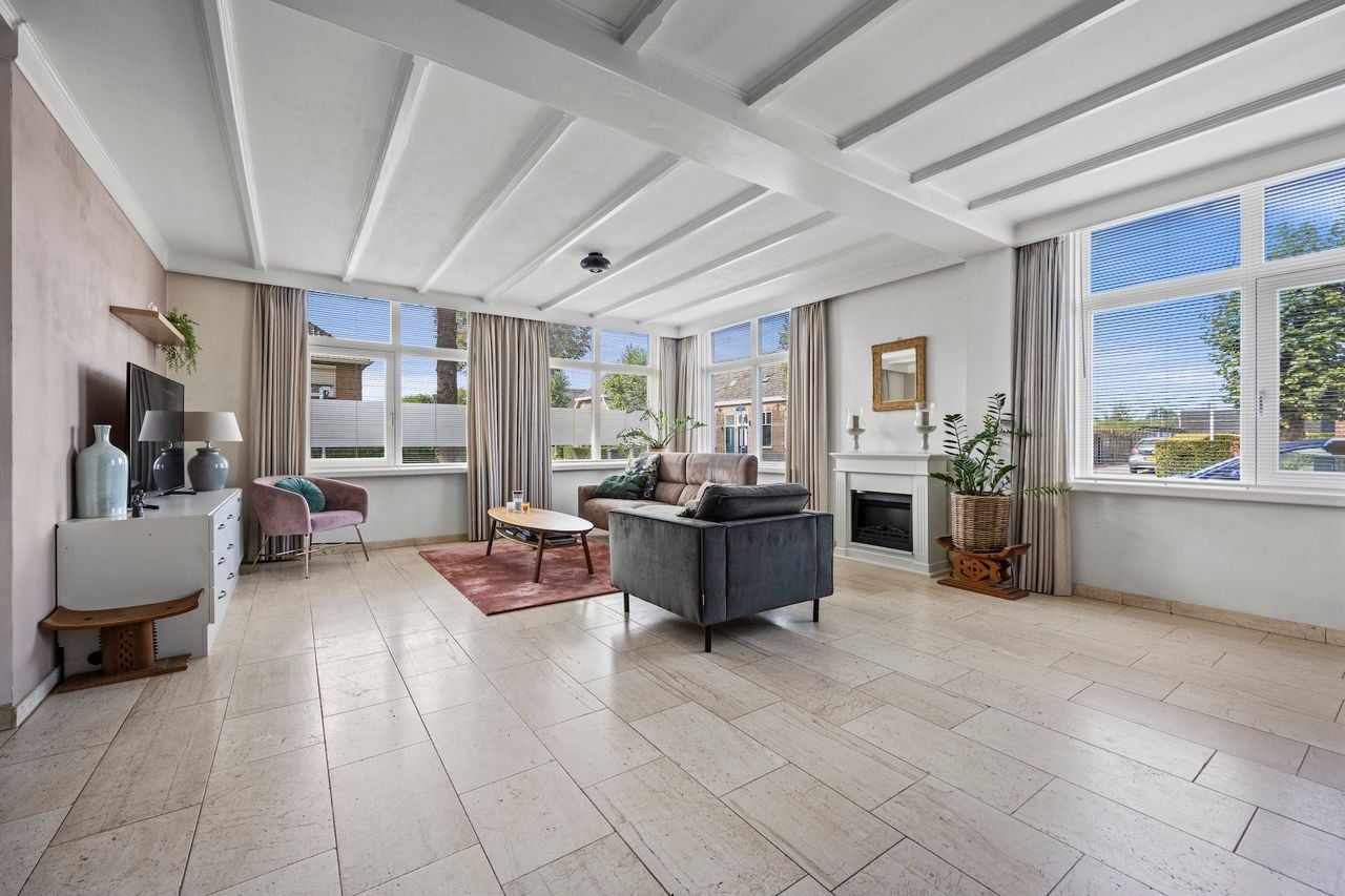 De woonkamer van het huis.