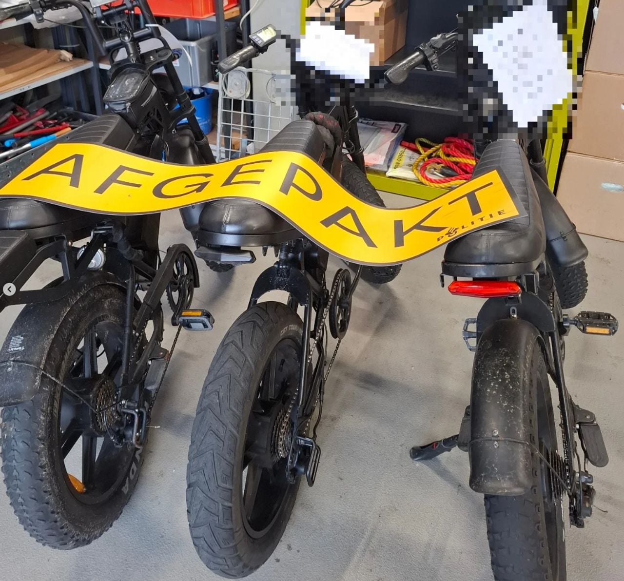Drie fatbikes zijn in beslag genomen (foto: politie_maasdal/instagram).