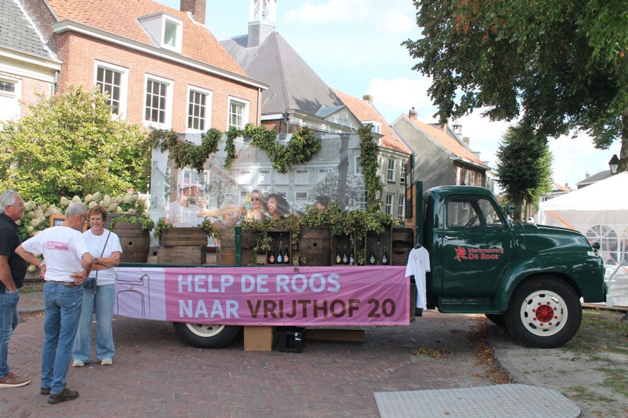 De vrijwilligers zijn begonnen met hun campagne om de brouwerswoning te kopen (foto: privé).