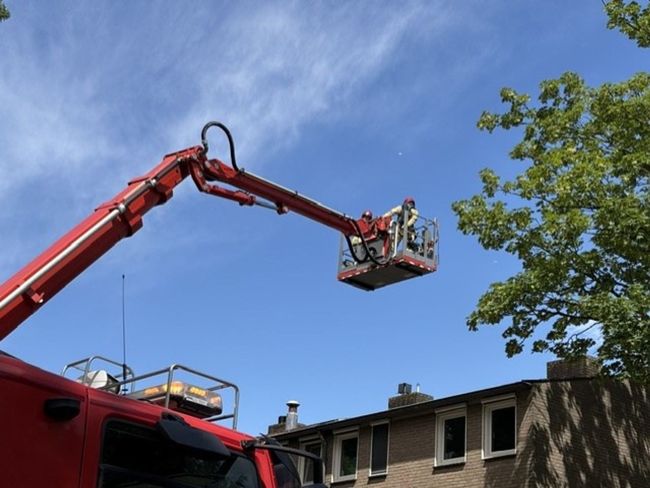 Blikseminslag bij huis in Eindhoven (foto: Hans Janssen). 