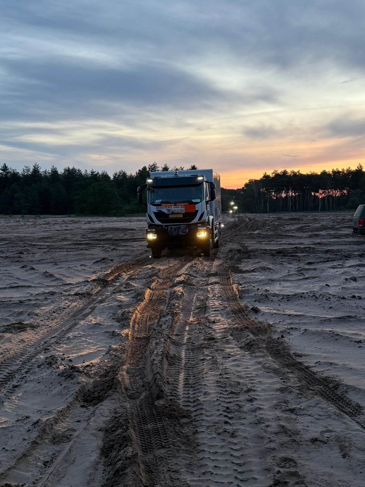 De vrachtwagen waarmee de bom is vervoerd (foto: EOD).