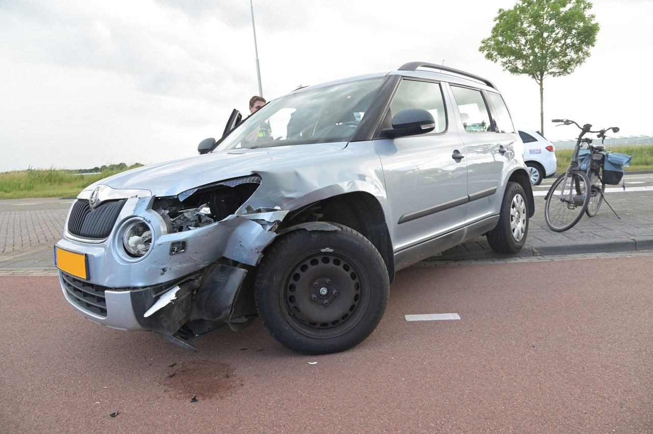 Botsing op kruispunt in Etten-Leur (foto: Persbureau Heitink).