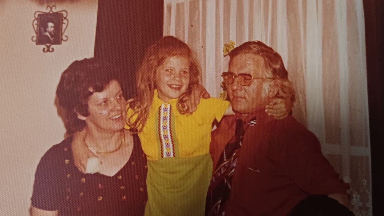 Ingrid met moeder Ida en vader Bertus (foto: Ingrid van Breemen)