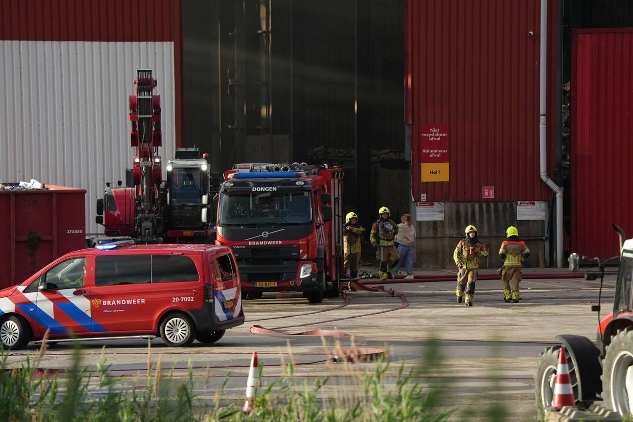 De brandweer schaalde in eerste instantie op (foto: Jeroen Stuve / Persbureau Heitink).