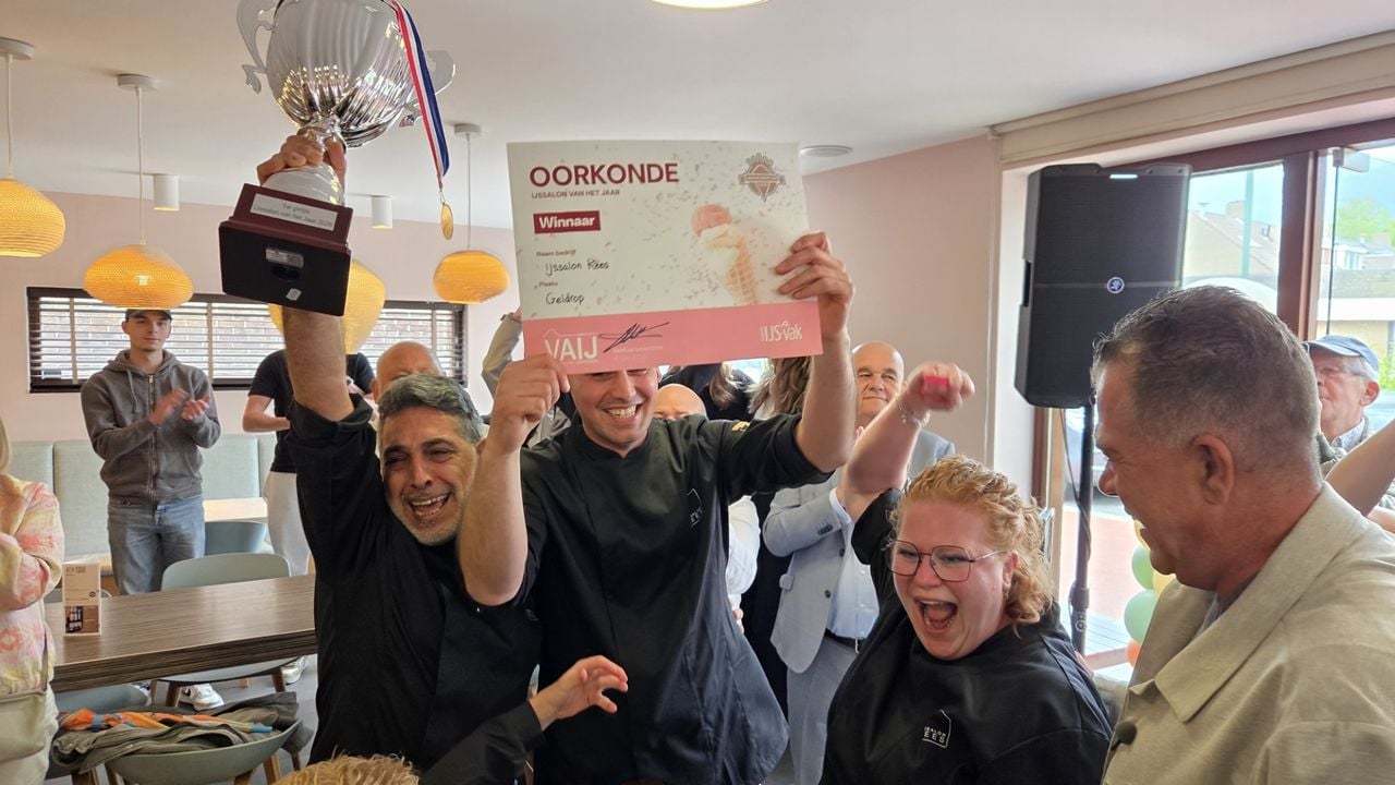 Tranen en gejuich bij eigenaren en bedrijfsleider beste ijssalon van Nederland (foto: Noël van Hooft).