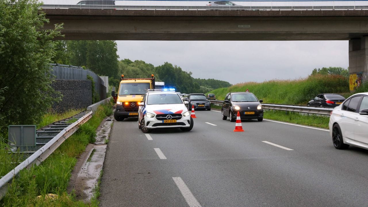 Een rijstrook was een tijdje dicht (foto: Addy Smits / Persbureau Heitink).