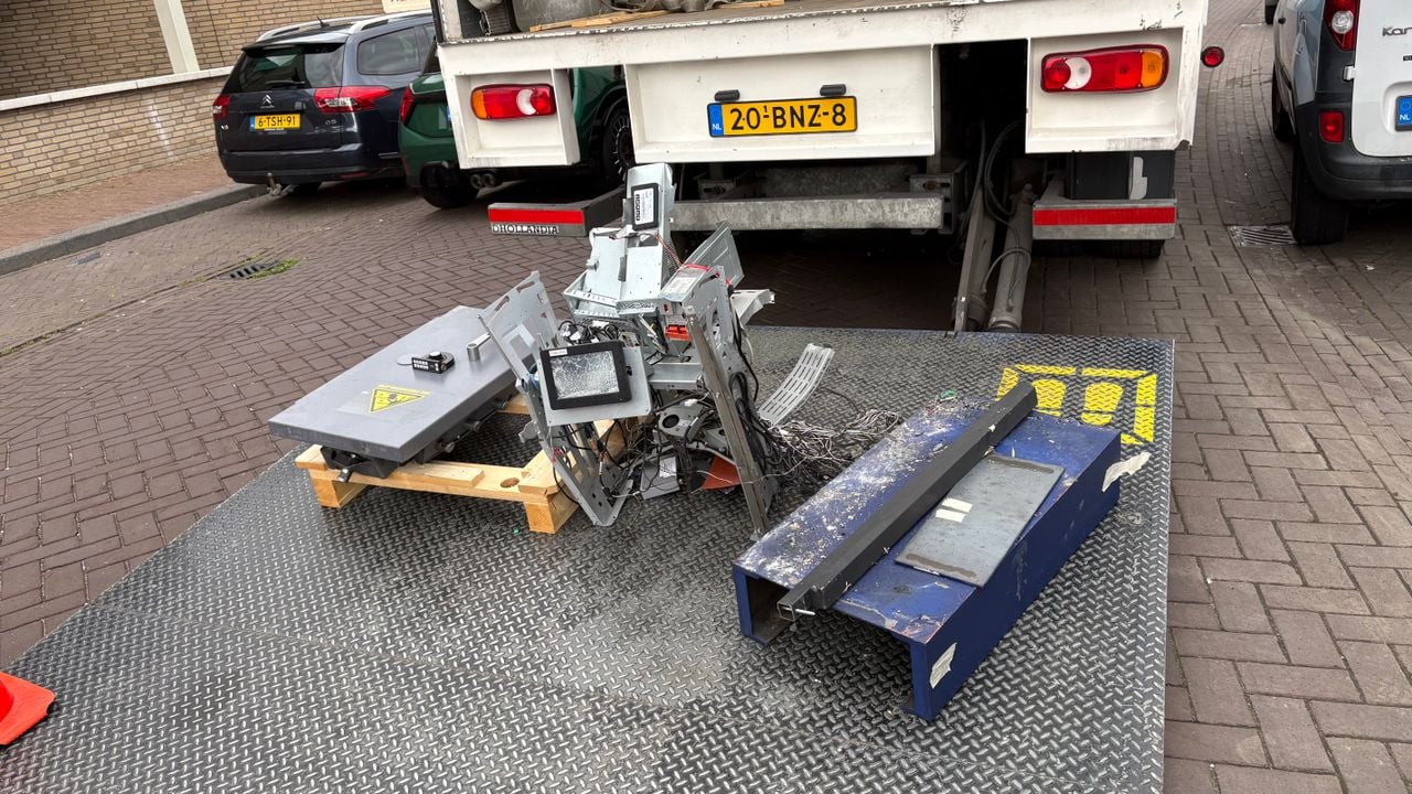 Van de pinautomaat is niks meer over (foto: Omroep Brabant).