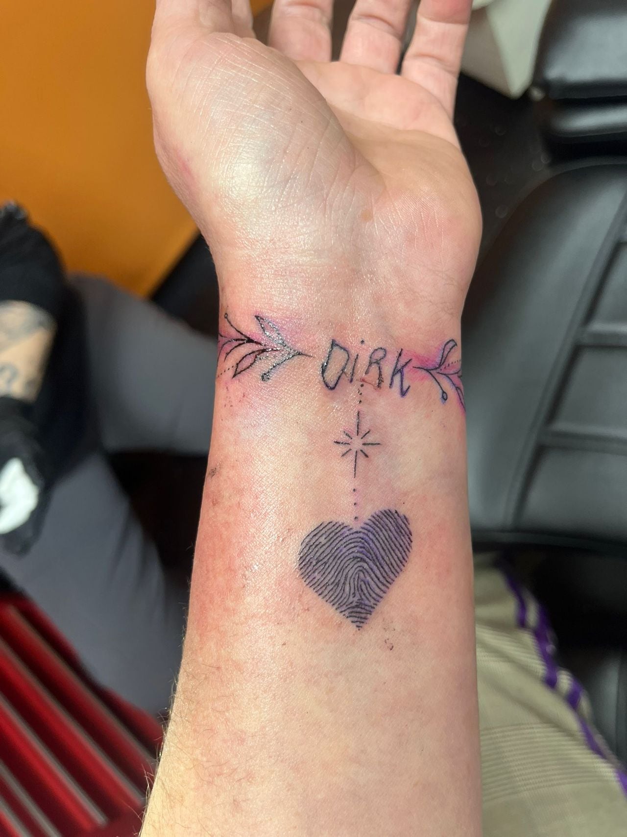 De tattoo die Linda op haar pols liet zetten voor haar broer Dirk (eigen foto)
