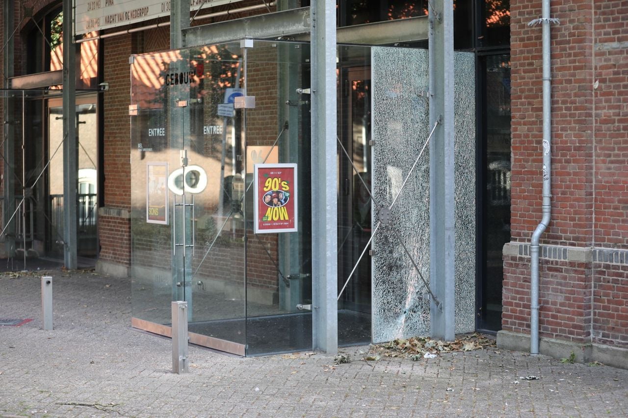 Schoten gelost bij ruzie in Bergen op Zoom (foto: Christian Traets / Persbureau Heitink). 