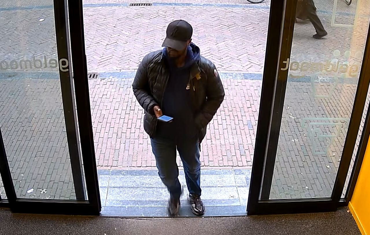 Vrouw in Haren opgelicht: man pint duizenden euro's van haar rekening
