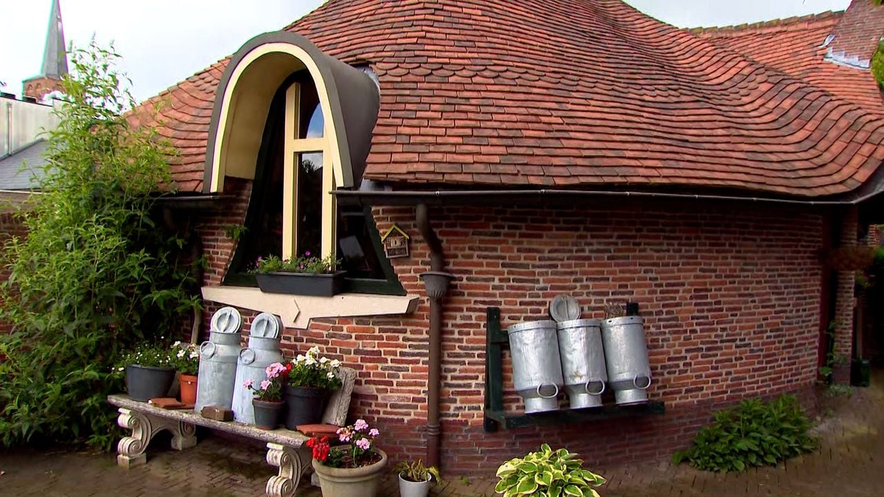 Ook in de tuin is het Pieckhuisje aangekleed alsof het de Efteling is (foto: Omroep Brabant).