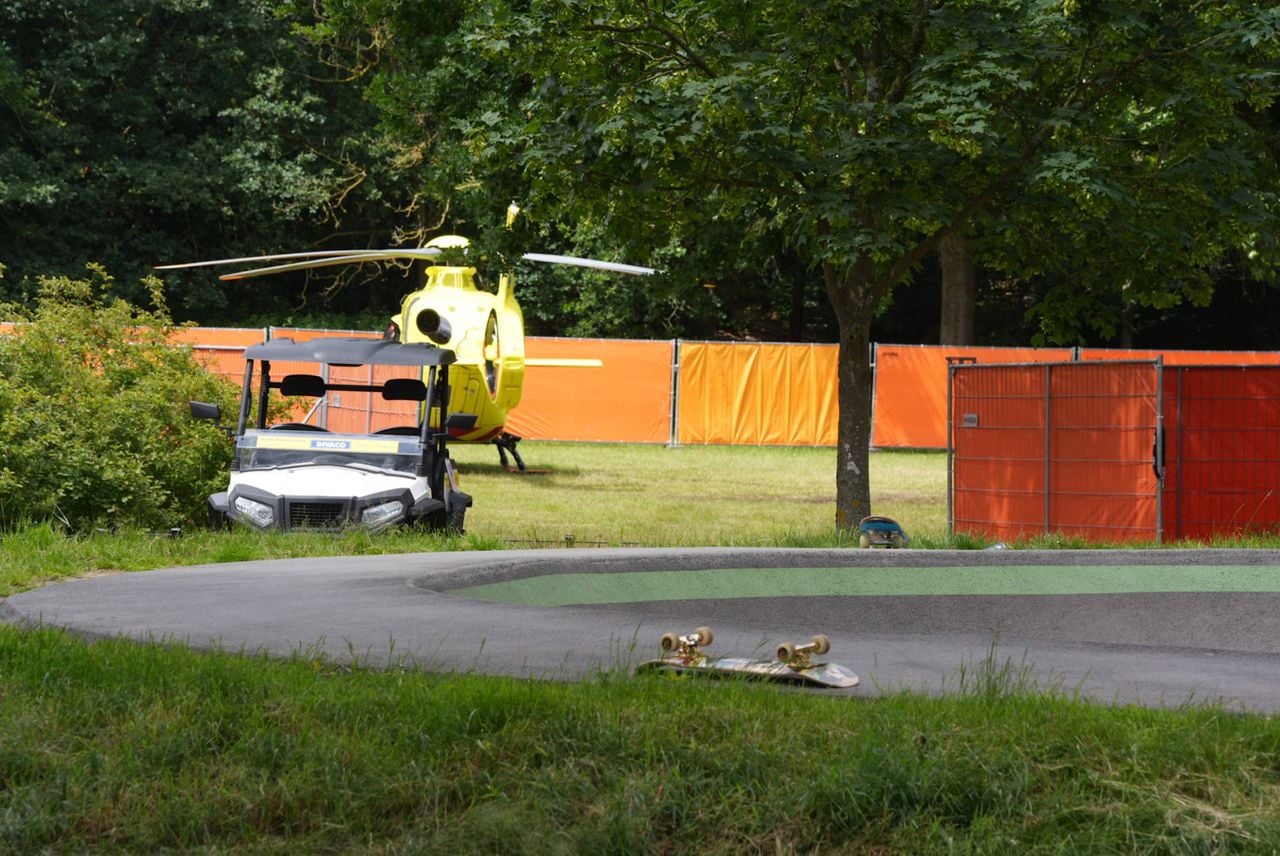 Man zwaargewond na val op skatebaan in Nieuwkuijk (foto: Erik Haverhals / Persbureau Heitink).