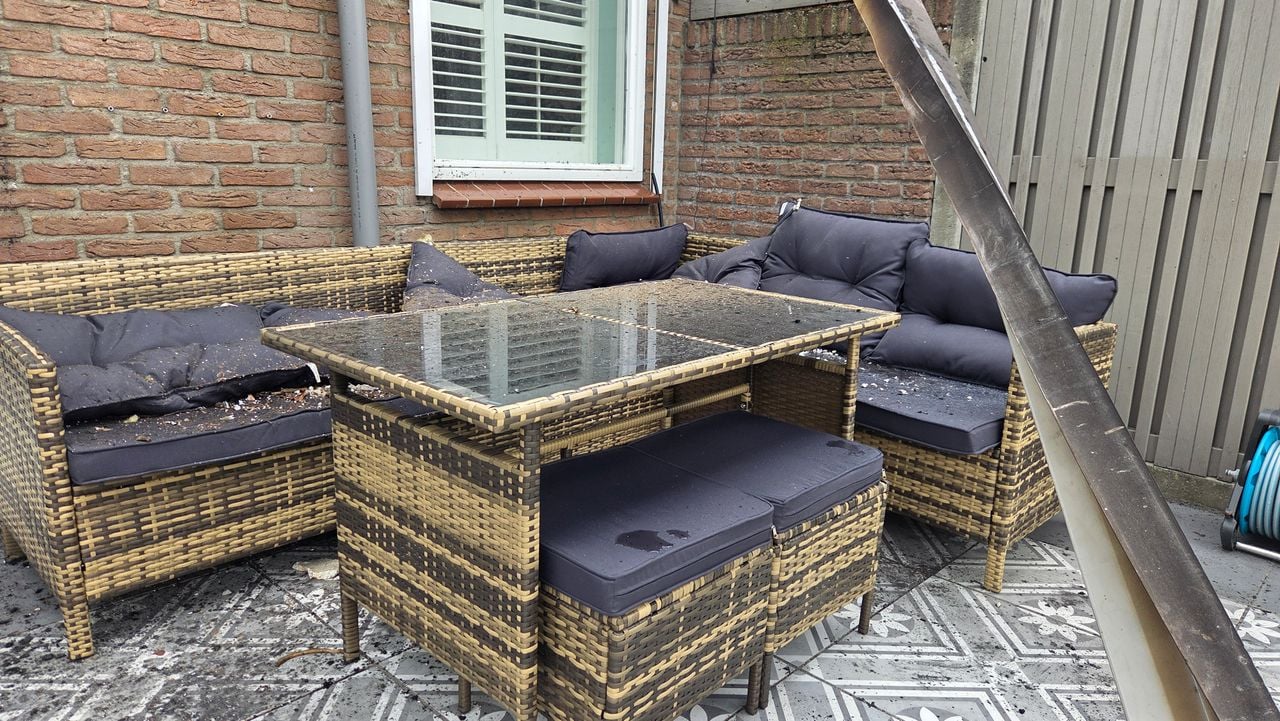 De nieuwe tuinset van André (foto: Noël van Hooft).