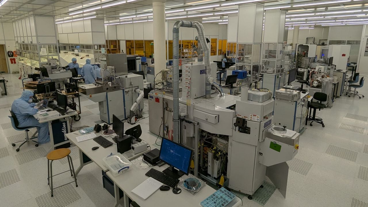 De cleanroom van de Technische Universiteit Eindhoven (foto: Ferenc Triki)